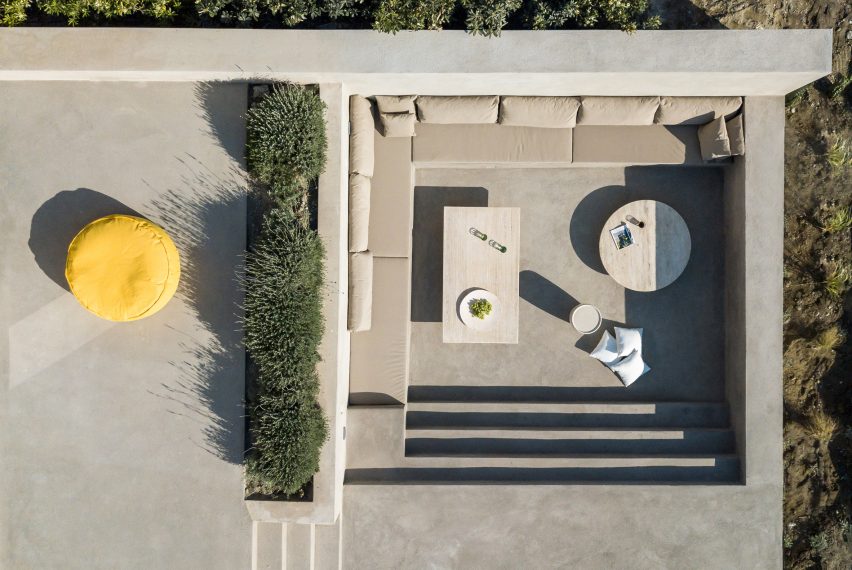 House in Pyrgos by Kapsimalis Architects