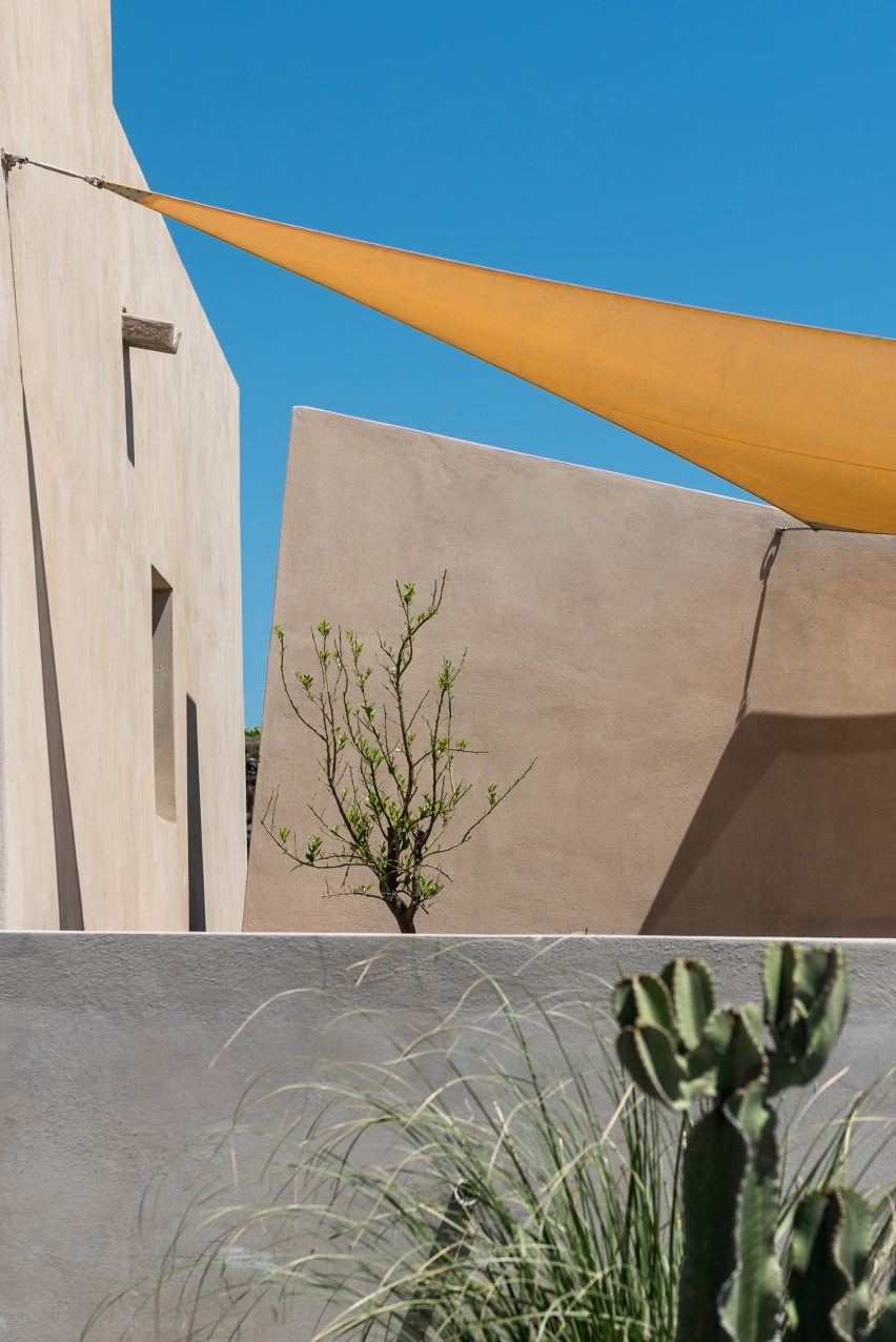 House in Pyrgos by Kapsimalis Architects