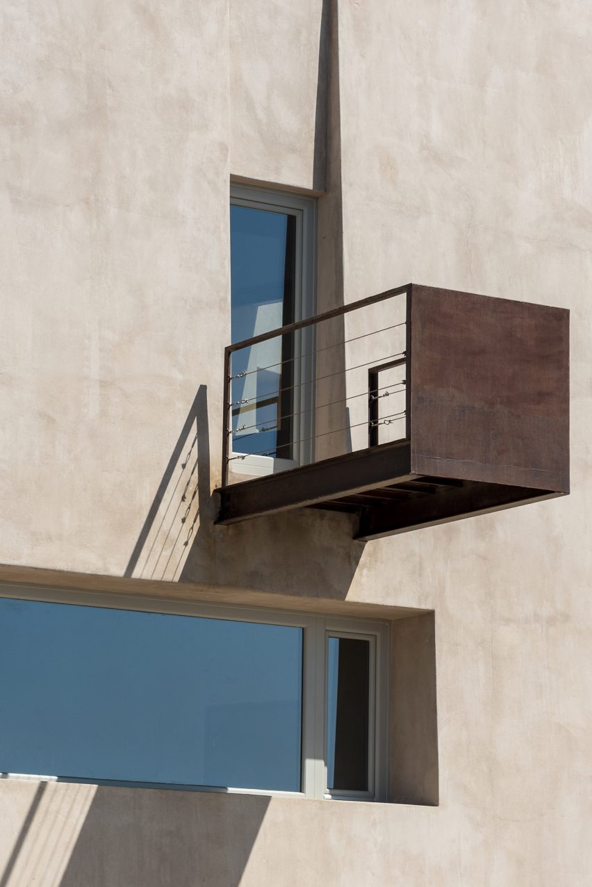 House in Pyrgos by Kapsimalis Architects