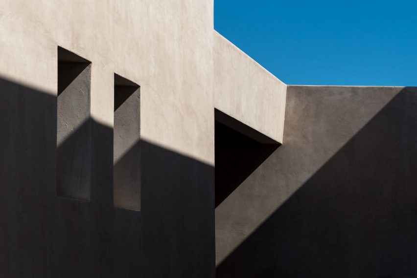 House in Pyrgos by Kapsimalis Architects
