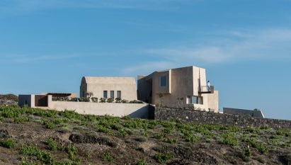 House in Pyrgos by Kapsimalis Architects