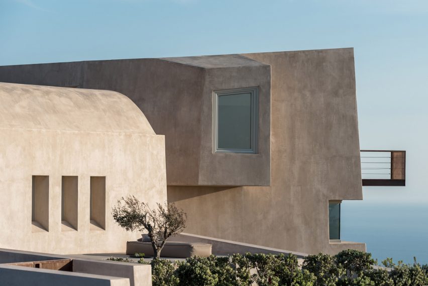 House in Pyrgos by Kapsimalis Architects