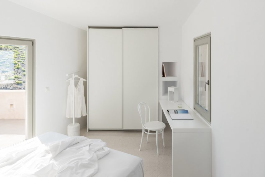 House in Pyrgos by Kapsimalis Architects