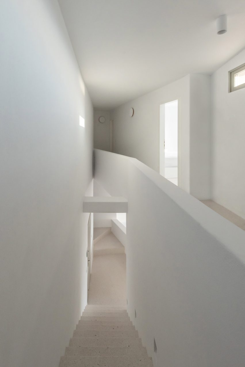 House in Pyrgos by Kapsimalis Architects
