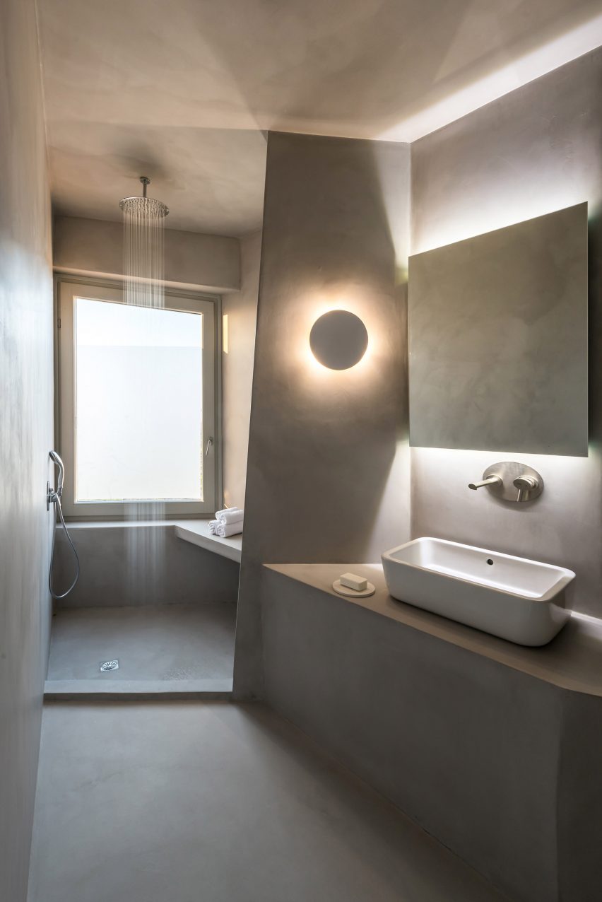House in Pyrgos by Kapsimalis Architects