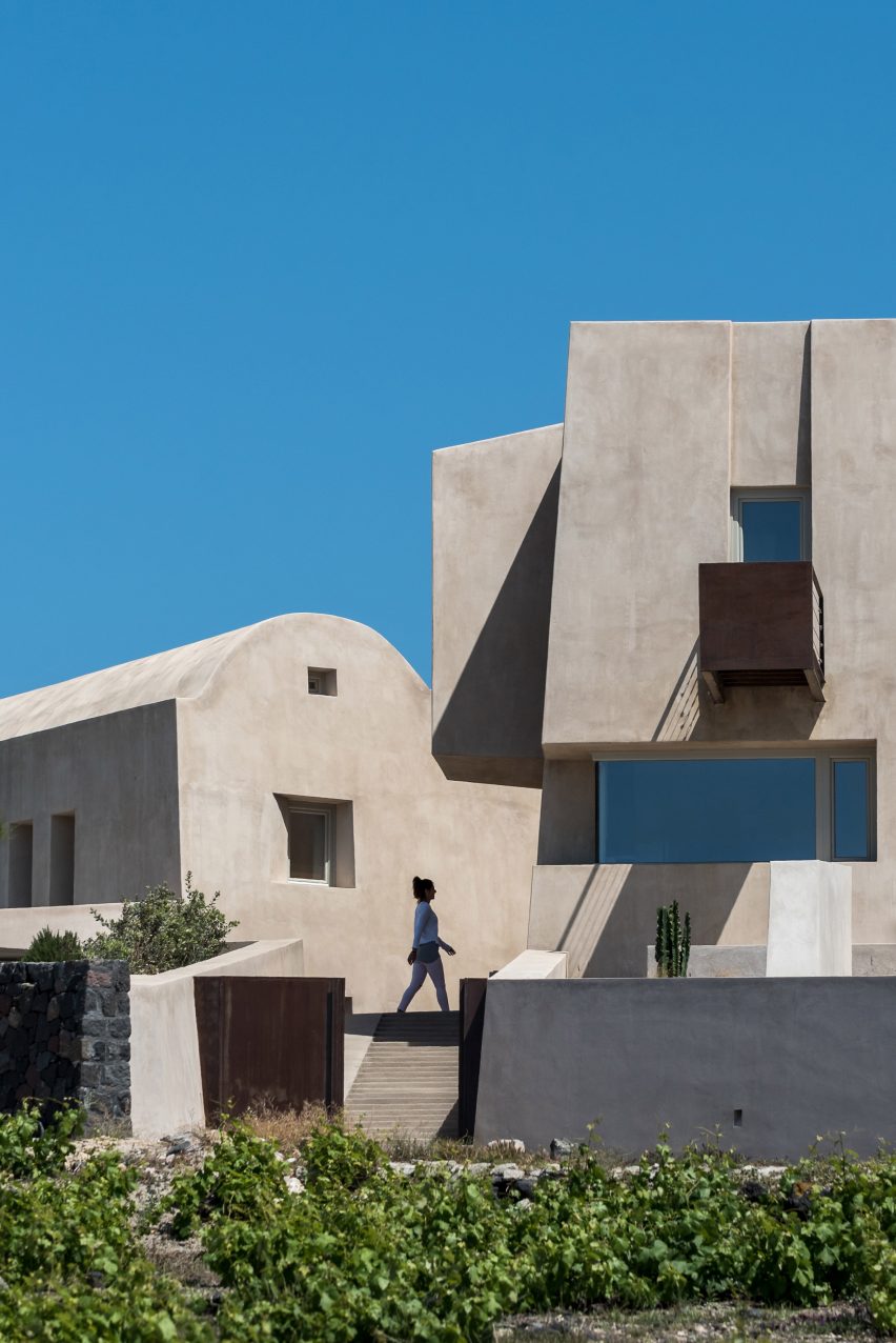 House in Pyrgos by Kapsimalis Architects
