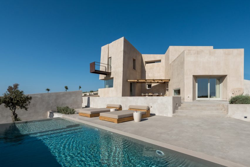 House in Pyrgos by Kapsimalis Architects