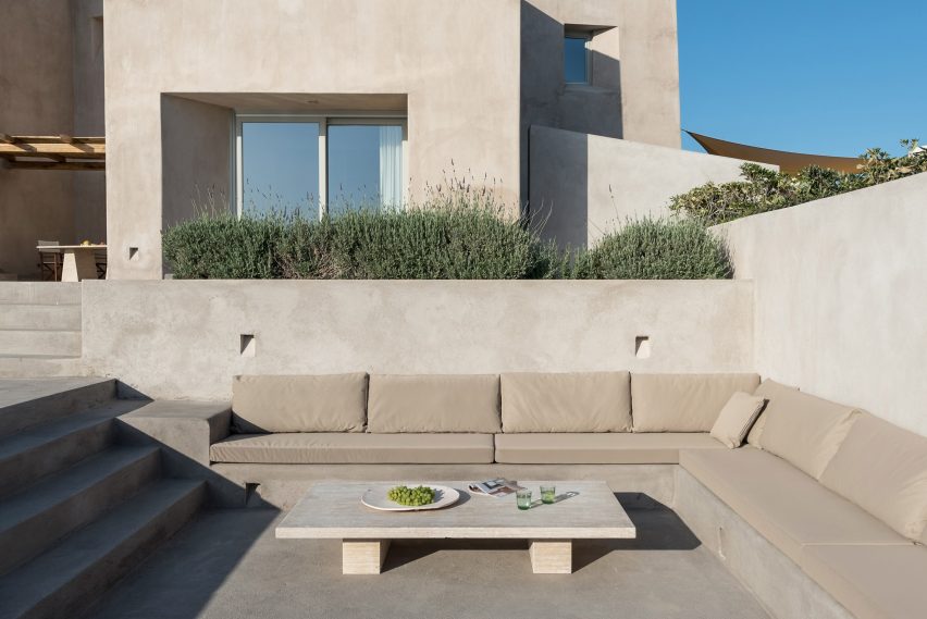 House in Pyrgos by Kapsimalis Architects