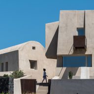 Plastered house in Pyrgos by Kapsimalis Architects