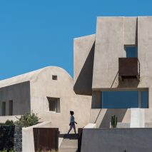Plastered house in Pyrgos by Kapsimalis Architects