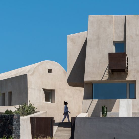 Plastered house in Pyrgos by Kapsimalis Architects