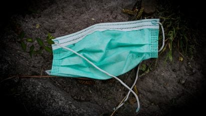 Disposable masks contain single-use plastic