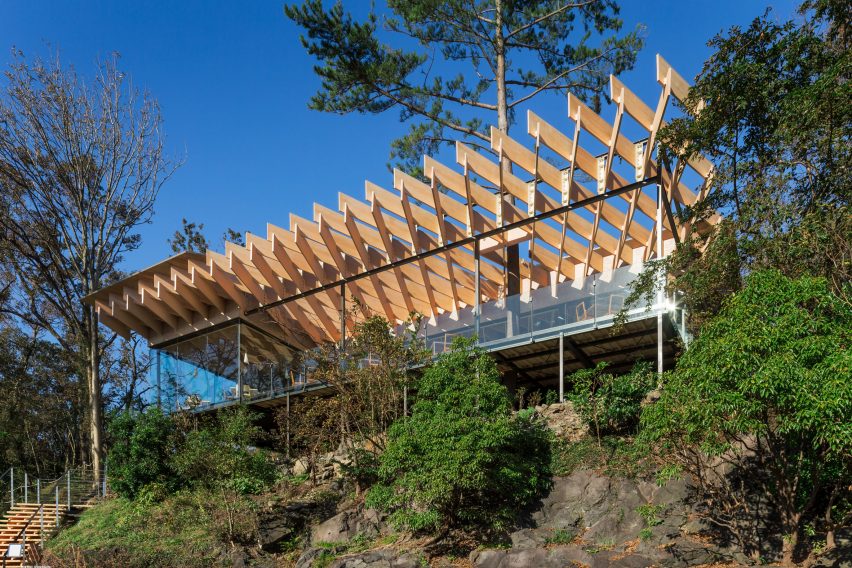 Mikuni Izukogen restaurant by Kengo Kuma