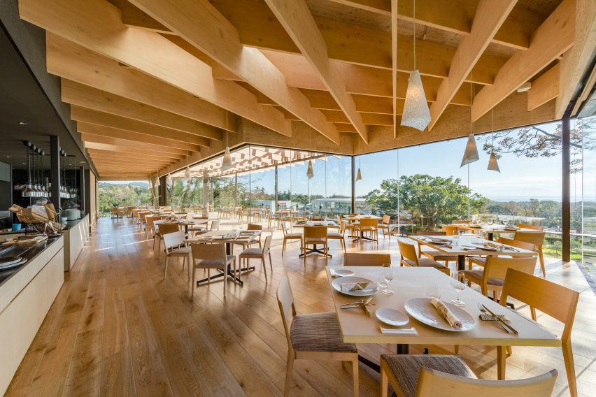 Mikuni Izukogen restaurant by Kengo Kuma