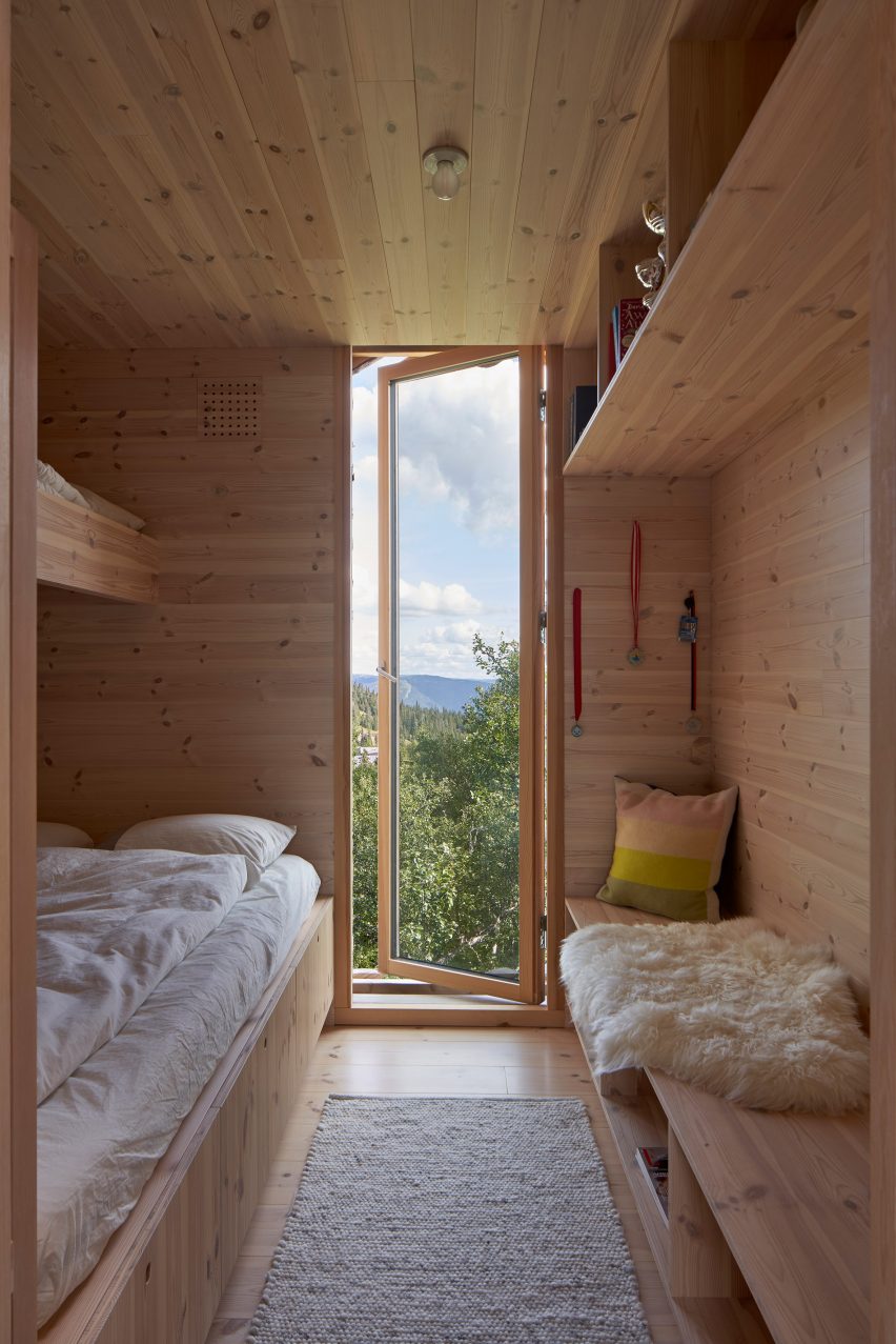 Skigard Hytte in Norway, by Mork-Ulnes Architects