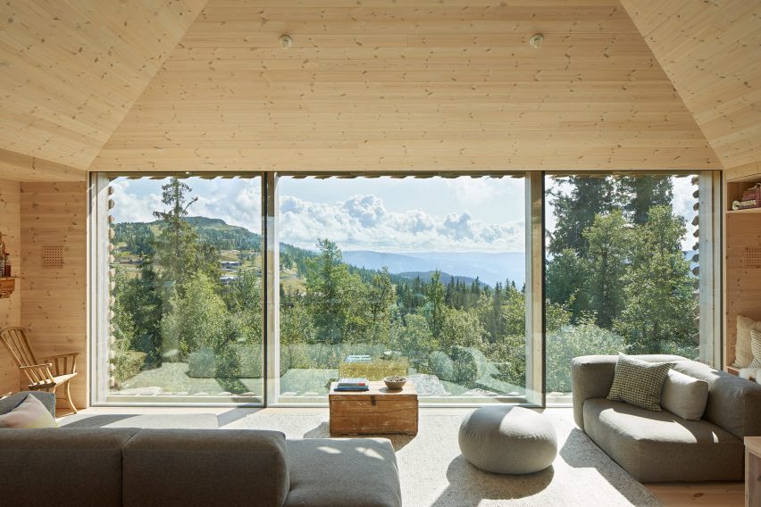 Skigard Hytte in Norway, by Mork-Ulnes Architects