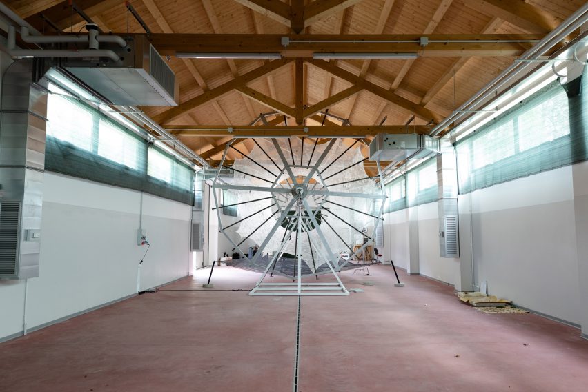 Movie captures making of Neri Oxman pavilion spun by 17,532 silkworms