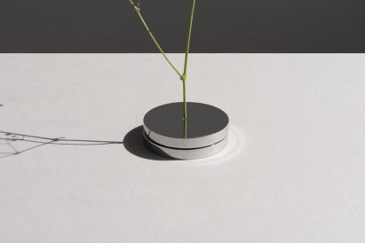 No Vase by Moisés Hernández
