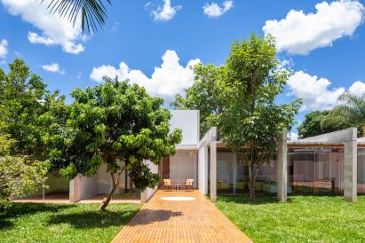 Portico House by Bloco Arquitetos