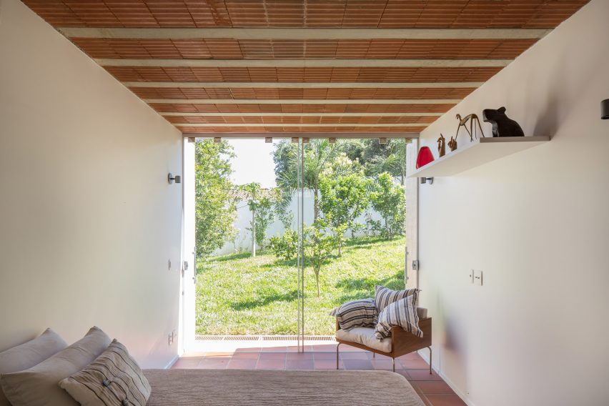 Portico House by Bloco Arquitetos