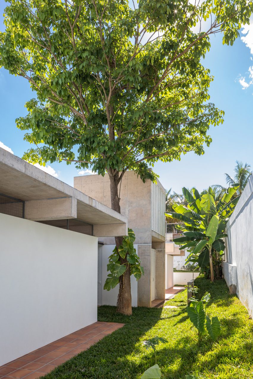 Portico House by Bloco Arquitetos