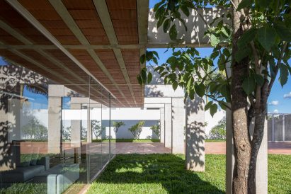 Portico House by Bloco Arquitetos