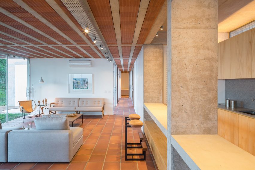 Portico House by Bloco Arquitetos