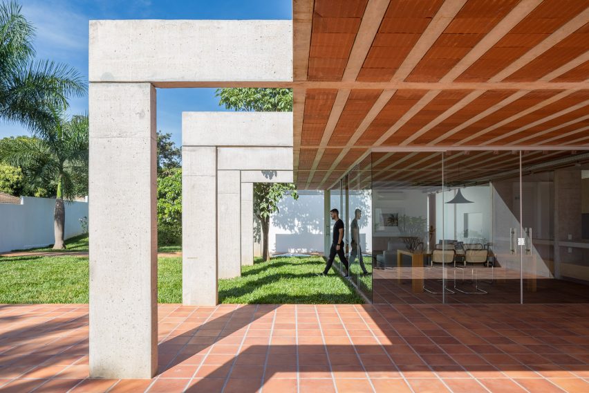 Portico House by Bloco Arquitetos