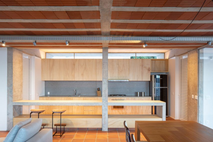 Portico House by Bloco Arquitetos