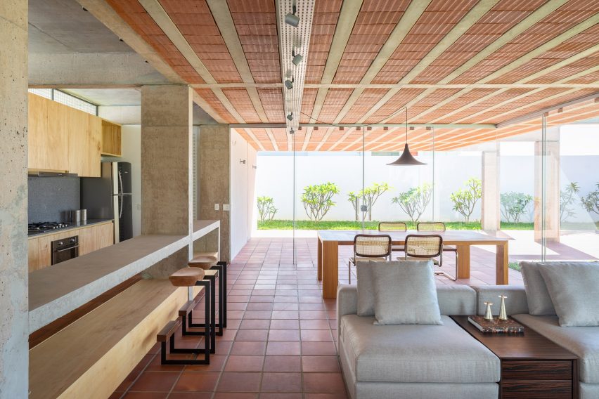 Portico House by Bloco Arquitetos