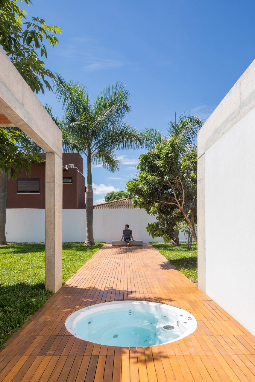 Portico House by Bloco Arquitetos