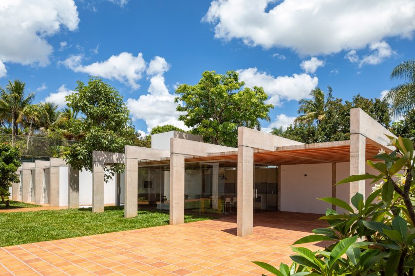 Portico House by Bloco Arquitetos
