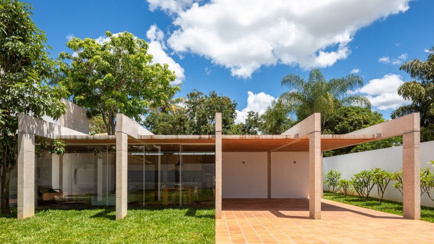 Portico House by Bloco Arquitetos