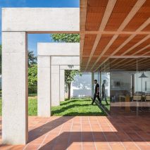 Portico House by Bloco Arquitetos