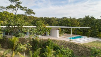 Santiago Hills Villa by Studio Saxe