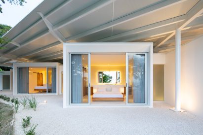 Santiago Hills Villa by Studio Saxe