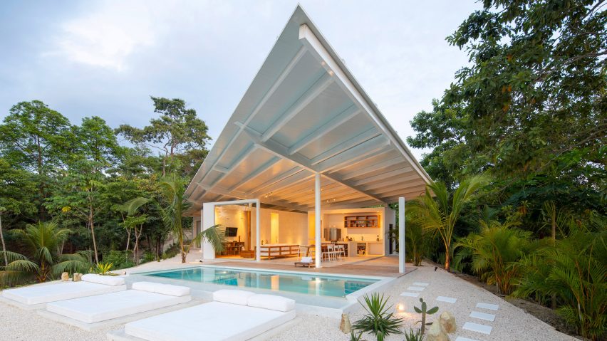 Santiago Hills Villa by Studio Saxe