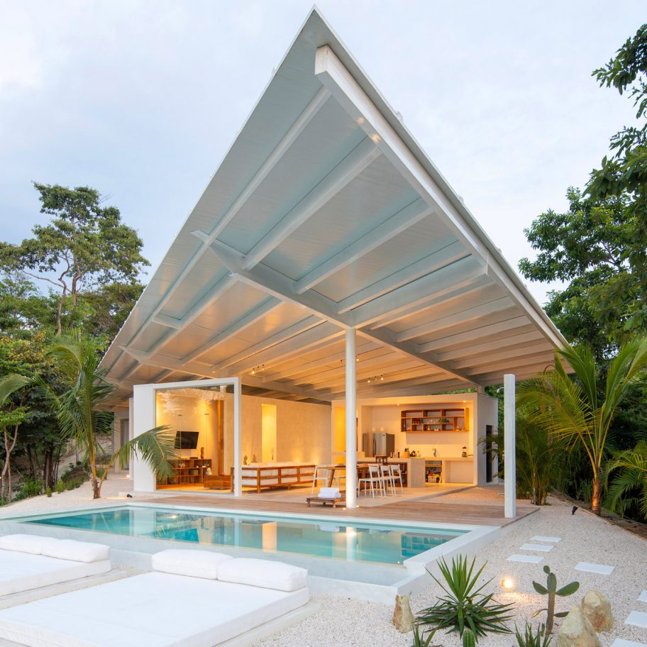 Santiago Hills Villa by Studio Saxe
