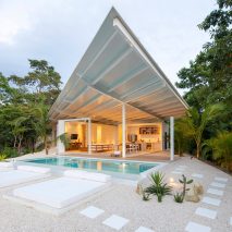 Santiago Hills Villa by Studio Saxe