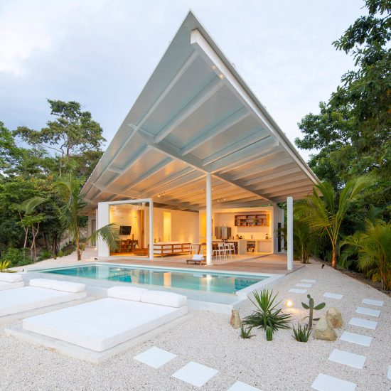 Santiago Hills Villa by Studio Saxe