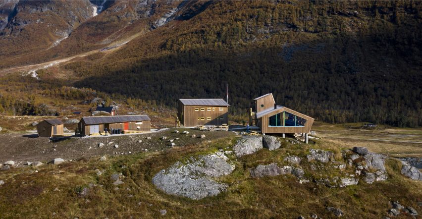 Tungestølen Tourist Cabin at Jostedalen glacier in Norway by Snøhetta