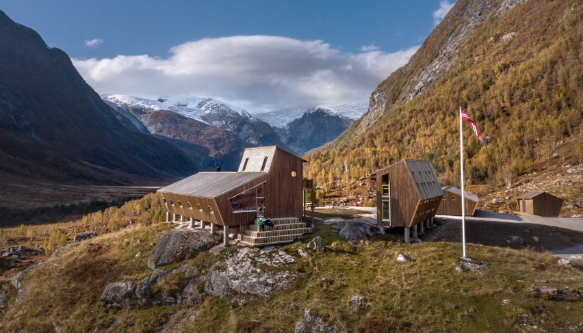 Tungestølen Tourist Cabin at Jostedalen glacier in Norway by Snøhetta