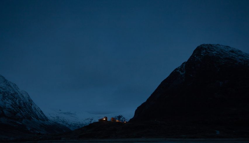 Tungestølen Tourist Cabin at Jostedalen glacier in Norway by Snøhetta