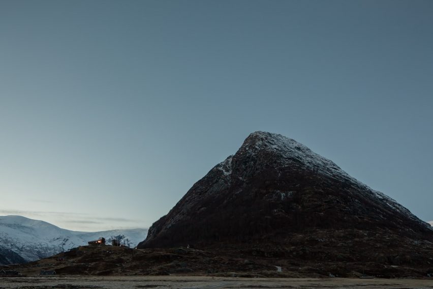 Tungestølen Tourist Cabin at Jostedalen glacier in Norway by Snøhetta