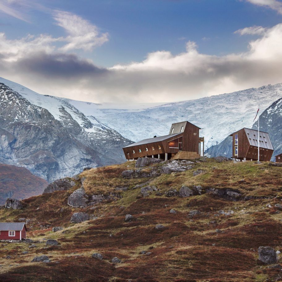 Tungestølen Tourist Cabin at Jostedalen glacier in Norway by Snøhetta