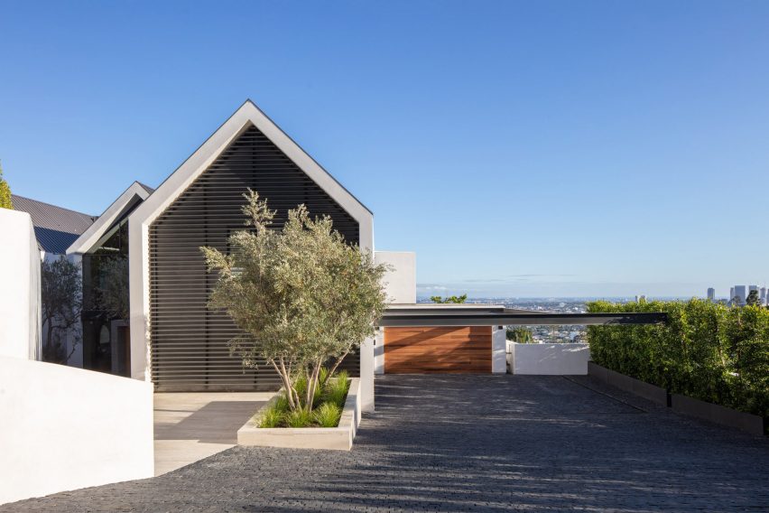 1471 Forest Knoll by Standard Architecture