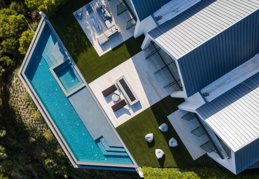 1471 Forest Knoll by Standard Architecture