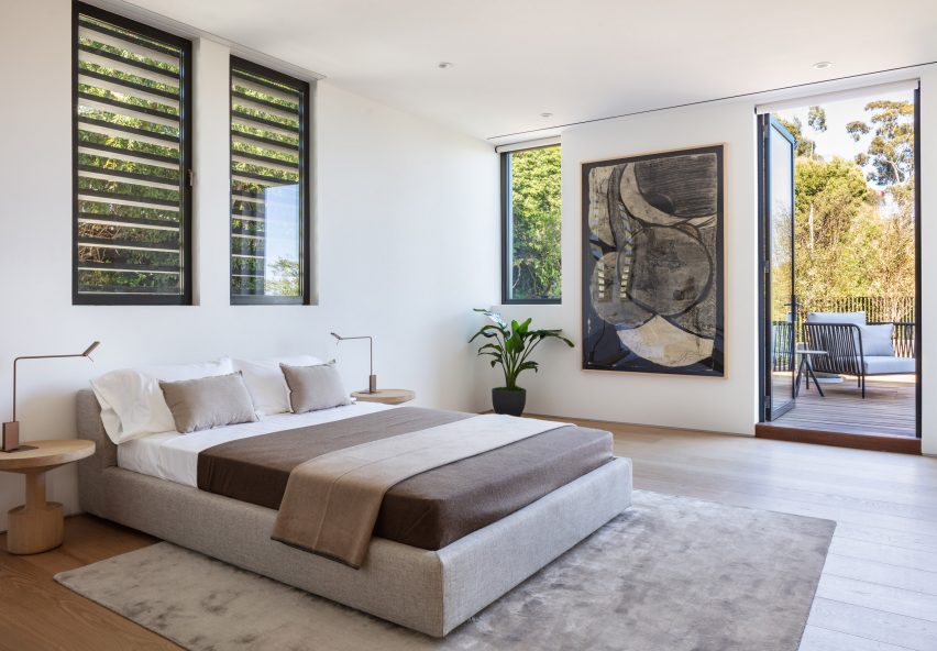 1471 Forest Knoll by Standard Architecture