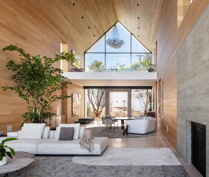 1471 Forest Knoll by Standard Architecture