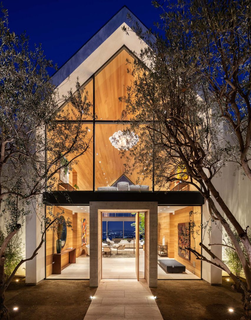 1471 Forest Knoll by Standard Architecture